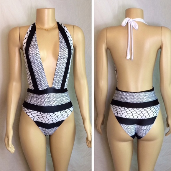 1 Left! Black and White Deep V One-Piece - Picture 6 of 7